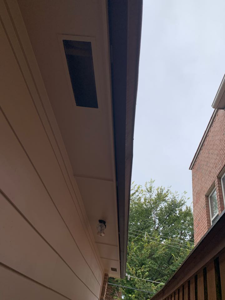 Soffit vents and attic insulation 