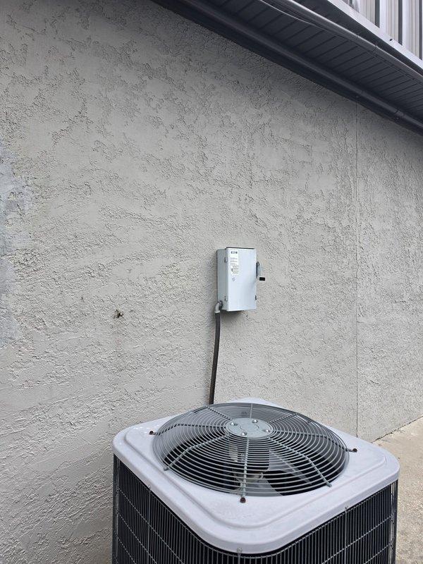 Responded to tenant complaint of 10-degree temperature discrepancy between thermostat setpoint (70°F) and displayed room temperature (80°F). Performed diagnostic inspection of HVAC system including outdoor condenser unit, electrical disconnects, and thermostat operation. Verified condenser unit operational status, checked electrical connections at dual Eaton disconnect boxes, and confirmed proper power supply to system. Investigated potential causes including thermostat calibration error, temperature sensor malfunction, and system cycling issues to resolve the reported temperature differential.
