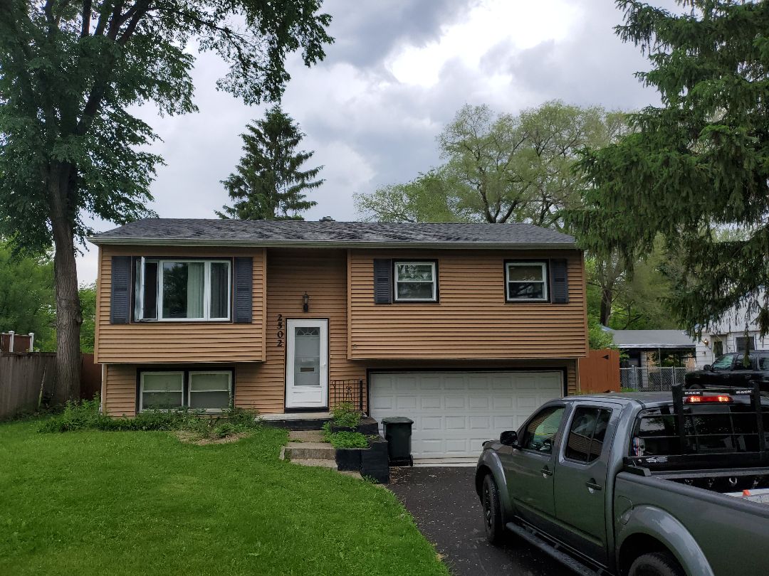 Final inspection on completed roof.
Final inspection on completed roof.