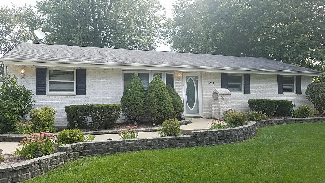 Estimating a full roof tear off for asphalt shingles in Schaumburg Illinois Estimating a full roof tear off for asphalt shingles in Schaumburg Illinois