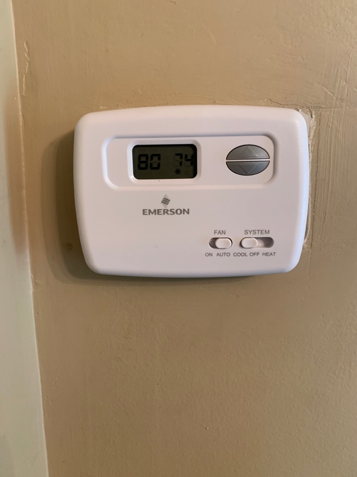 Thermostat resets by itself: New Thermostat 