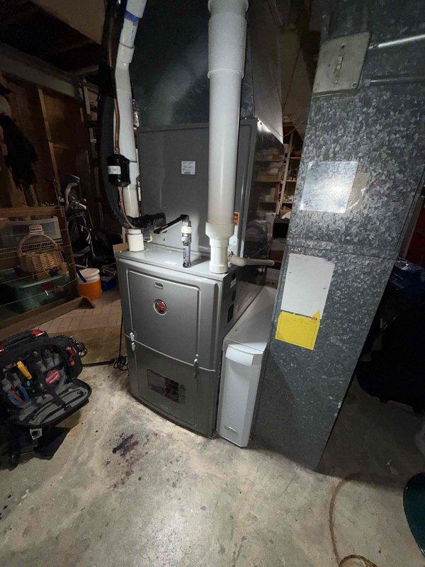 Diagnosed and serviced Rheem furnace with no heat issue on second floor. Inspection revealed blower motor failure in upstairs unit causing heat distribution problem. Also addressed non-functioning humidifier on downstairs system by cleaning components and restoring proper operation. Both systems now functioning within normal parameters.