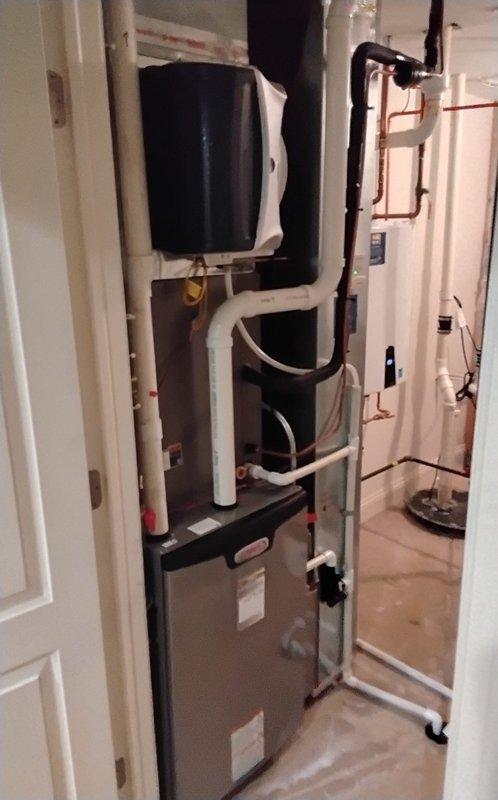 Inspected non-functional humidifier system and identified heavily contaminated filter as the primary cause of failure. Cleaned filter assembly to restore proper airflow and verified system operation after service. Advised customer on proper maintenance schedule to prevent future issues.