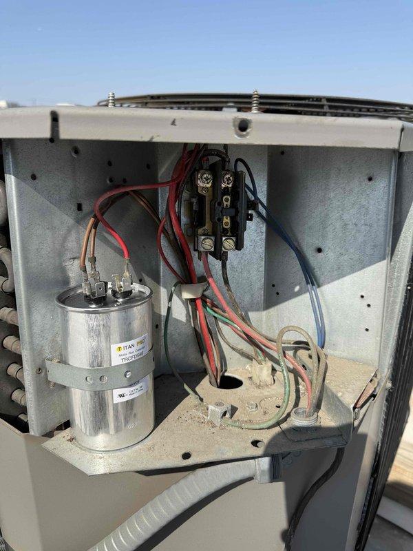 Completed spring preventive maintenance inspection on commercial rooftop HVAC unit. Performed comprehensive checklist including inspection of blower assembly in air handler compartment, verified electrical components including capacitor and contactor connections, documented equipment specifications and filter information for maintenance records. All systems operational upon completion of service.