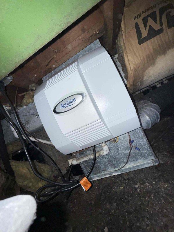 Completed comprehensive clean and check maintenance service on residential air conditioning system and Aprilaire humidifier per comfort plan agreement. Performed thorough inspection of all mechanical and electrical components including blower assembly, control board, wiring connections, and associated hardware. Per customer request, conducted humidifier maintenance during spring season instead of standard fall schedule. Delivered replacement air filter as requested.