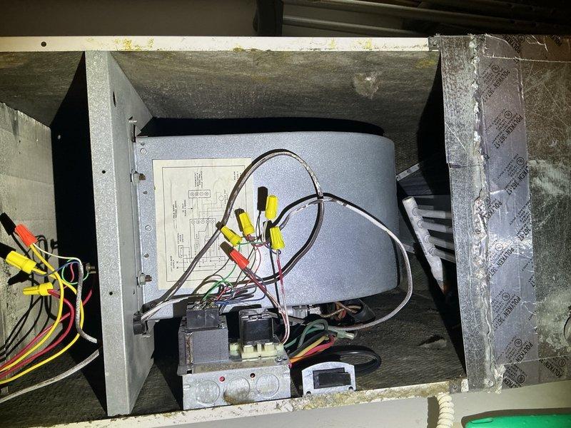 Completed preventative maintenance tune-up on residential air conditioning system. Performed comprehensive inspection of air handler unit, verified electrical connections and control wiring, replaced 14x20x1 air filter, and tested Honeywell thermostat operation. All components found operating within normal parameters with no deficiencies noted.
