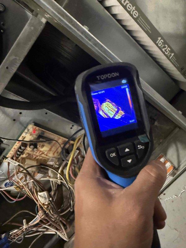 Responded to service call for HVAC system with non-operational blower fan in both heating and cooling modes. Performed diagnostic inspection and identified failed TITAN PRO capacitor (Model TOC-15, 440/370 VAC) as root cause of fan failure. Utilized thermal imaging equipment to verify temperature anomalies and confirm diagnosis before proceeding with component replacement to restore continuous fan operation.