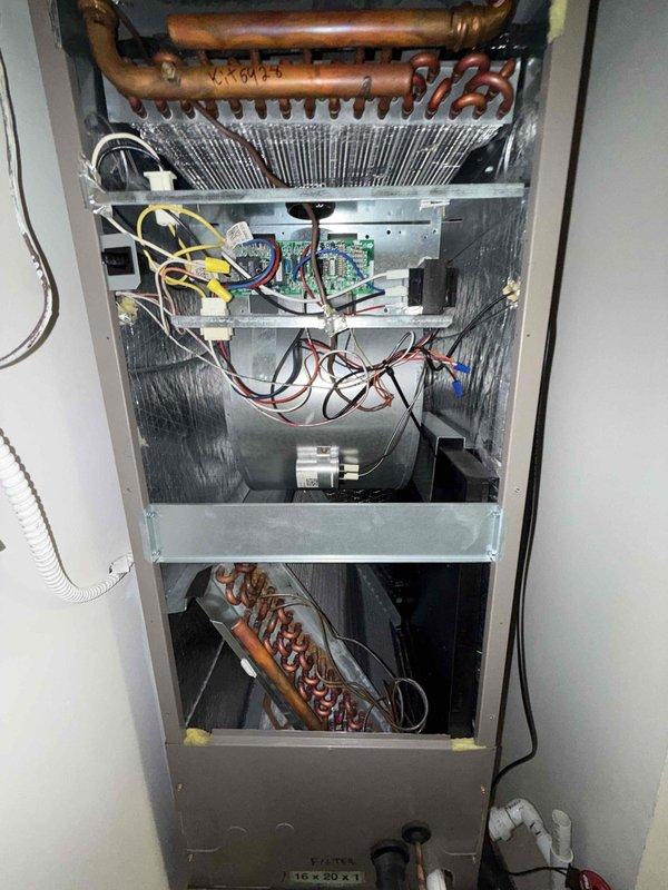 Completed routine maintenance tune-up on single HVAC system with rooftop condensing unit and indoor air handler. Performed standard inspection of all major components including evaporator coil, condenser coil, refrigerant lines, electrical connections, and control board. Replaced air filter per customer request and documented system condition through photographic records of both outdoor and indoor equipment.