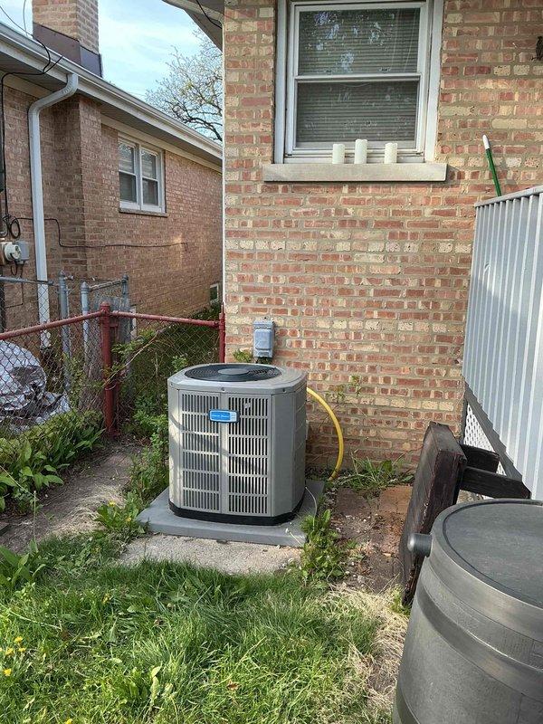 Diagnosed residential air conditioning system experiencing fluctuating head pressure, superheat, and subcooling readings indicating moisture contamination or blocked piston. Recommended complete system service including refrigerant recovery, piston and line inspection with blow-through procedure, filter drier installation, system evacuation, and recharge to manufacturer specifications. Estimated three hours for warranty repair completion on outdoor condenser unit installed on concrete pad at brick residence.