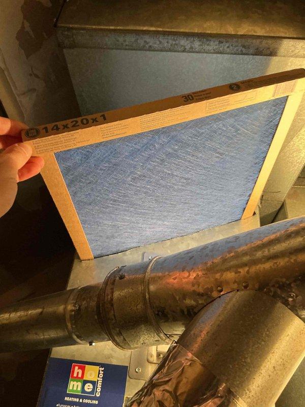 Completed annual air conditioning clean and check per service comfort plan. Inspected and tested dual-run capacitor rated at 40+5 µF 370VAC, confirmed proper operation within manufacturer specifications. Replaced 14x20x1 air filter and verified system airflow throughout unit.