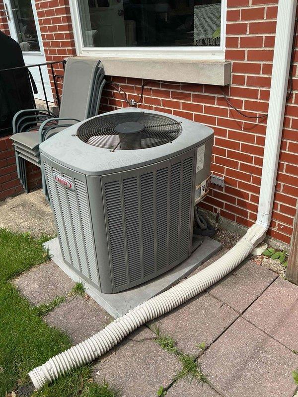 Performed comprehensive Comfort Plan maintenance on single-zone residential air conditioning system. Inspected Lennox outdoor condensing unit, verified proper operation of compressor and condenser fan motor, and cleaned coil surfaces. Replaced 16x25x1 air filter at indoor air handler location. All system components operating within normal parameters at time of service completion.