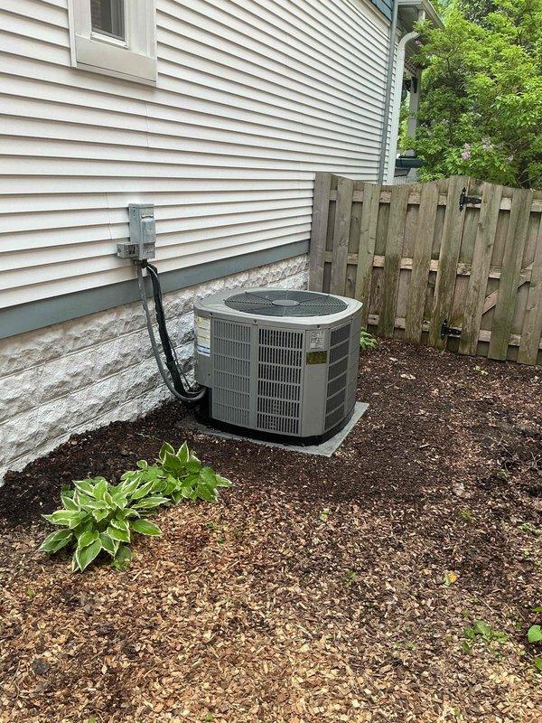 Performed comprehensive deep coil cleaning on outdoor condensing unit to restore optimal heat transfer efficiency and airflow. Leveled the air conditioning unit to ensure proper operation, drainage, and equipment longevity.