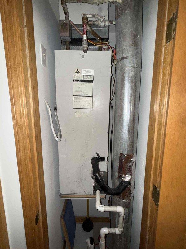 Completed comprehensive tune-up and maintenance service on single HVAC system. Performed standard maintenance procedures including inspection of outdoor condensing unit with focus on electrical components, capacitor, and contactor assembly. Replaced 14x20x1 air filter and collected standard service fee, ensuring system is operating efficiently for continued performance.