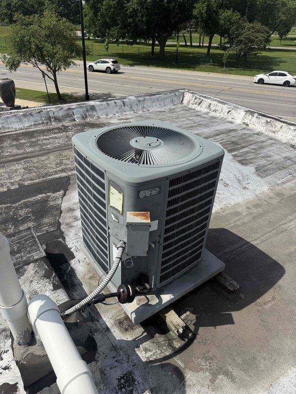 Replaced failed dual-run capacitor on rooftop air conditioning unit. Removed defective JARD capacitor and installed new TITAN PRO TRCFD455 rated at 440-370 VAC to restore proper starting torque and operational power to compressor and fan motors. Unit tested and verified operational upon completion.
