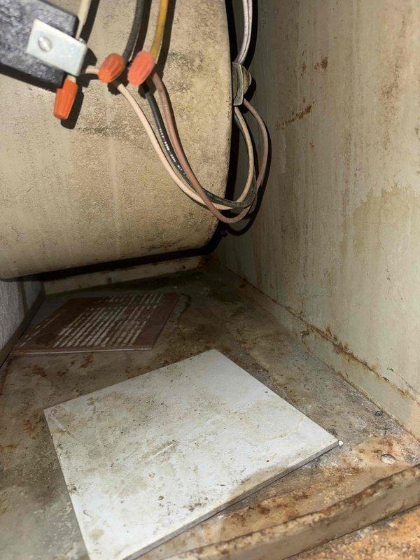 Responded to commercial air conditioning service call for warm air discharge and water leakage. Upon inspection, measured supply air temperature at 45.4°F, indicating inadequate cooling performance. Documented drainage issue with visible water accumulation on floor requiring placement of absorbent material. Identified concerns with condensate management system. Performed diagnostic evaluation of refrigerant circuit and airflow components as part of prepaid maintenance agreement. Captured thermal readings and documented equipment conditions for service records.