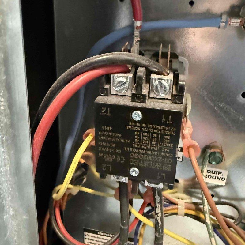 Performed coil cleaning service on HVAC unit. Inspected electrical components including contactor, capacitor (45 μF, 370VAC), and associated wiring connections to ensure proper system operation. All components found in good working condition with secure connections and proper grounding.
