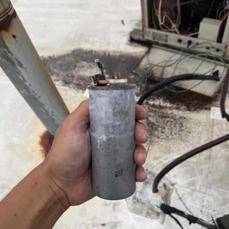 Responded to no-cooling call for commercial office air conditioning unit. Diagnosed failed run capacitor on rooftop condenser unit. Replaced defective capacitor with new component under CSA coverage, restoring system to normal operation.