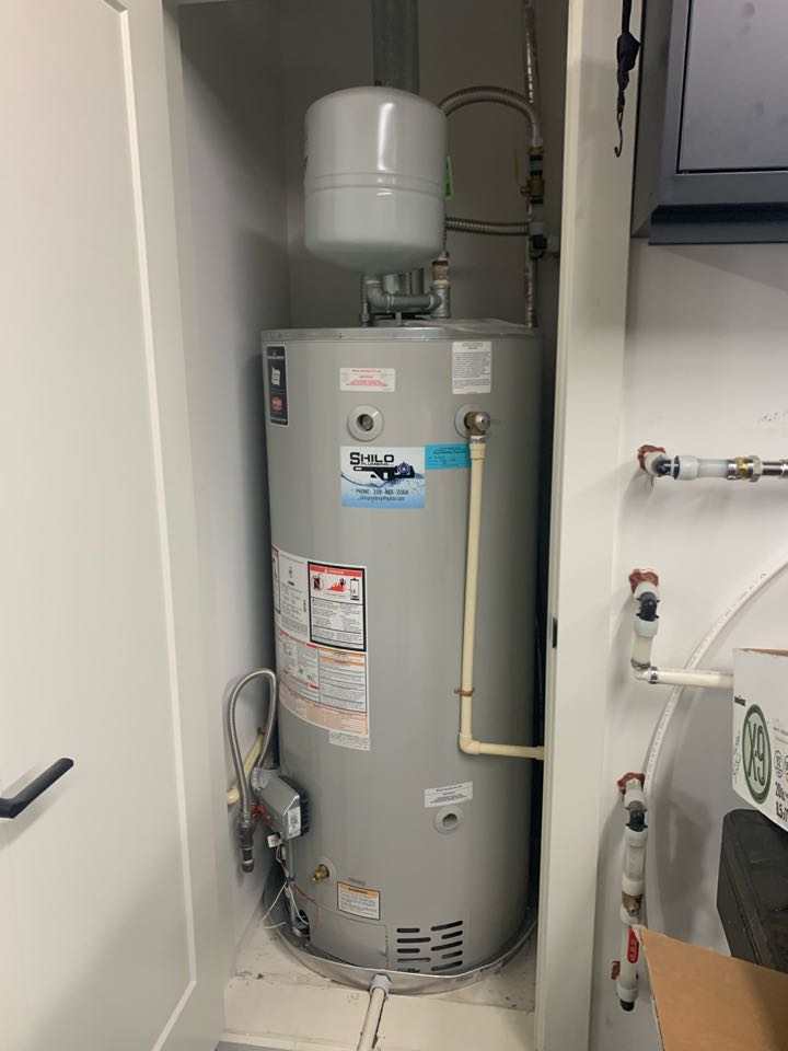 Meridian, ID - Repair carrier furnace tuneup plumbing Bradford white water heater 