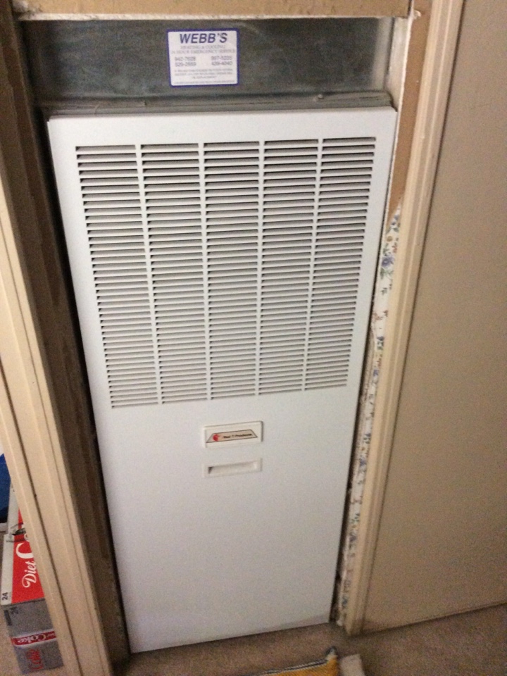 Carbondale, IL - Webb’s comfort club heat clean & check on a Coleman electric furnace. Carbondale, IL - Webb’s comfort club heat clean & check on a Coleman electric furnace.