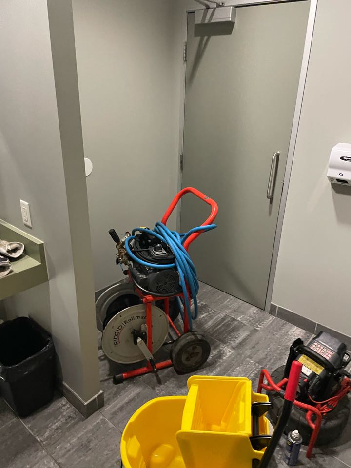 Flusing drain line with power flush machine 