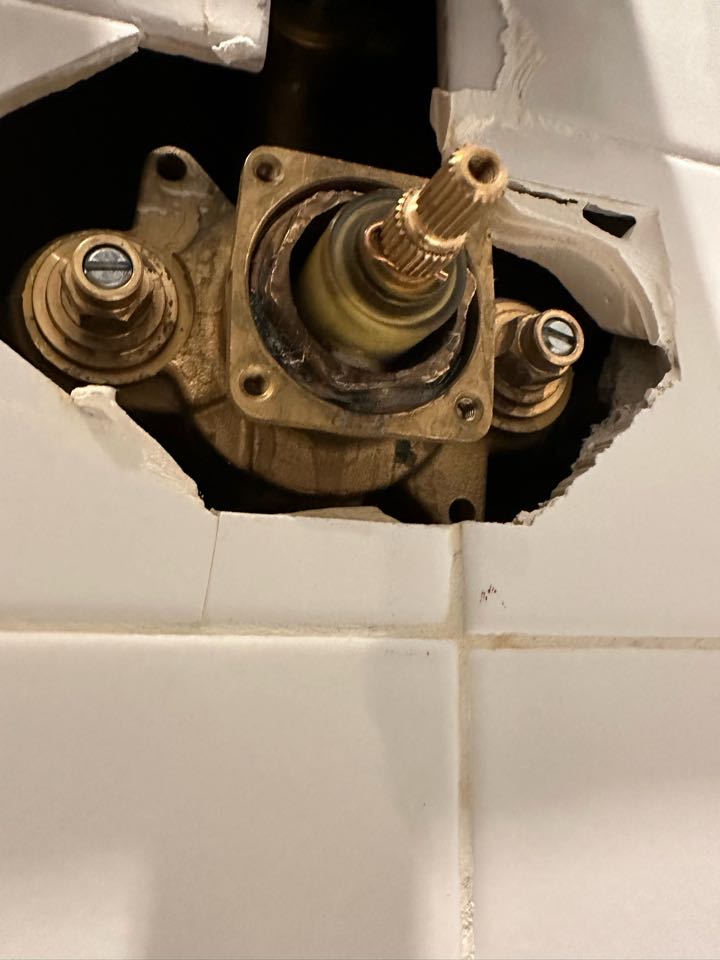 Fixed Aquabrass shower faucet cartridge 