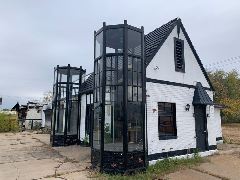 Arrowhead Roofing is estimating a new metal roof on this building in Muskogee, OK. Call Arrowhead Roofing today for a free roof inspection 