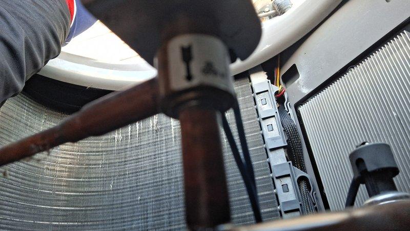 Performed routine monthly maintenance on 2-system CCHP-Heating unit. Identified error code 83 on thermostat (low pressure lockout 4) and discovered cracked copper pipe joint at valve connection. System remains operational despite the fault condition.