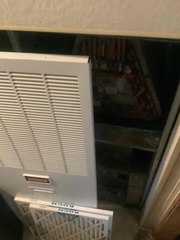 Performed routine heat maintenance on system. Inspected evaporator coil assembly and copper tubing connections, finding components in functional condition. Replaced KOCH air filters as part of scheduled maintenance service under CCH agreement (renews 6/15/26).