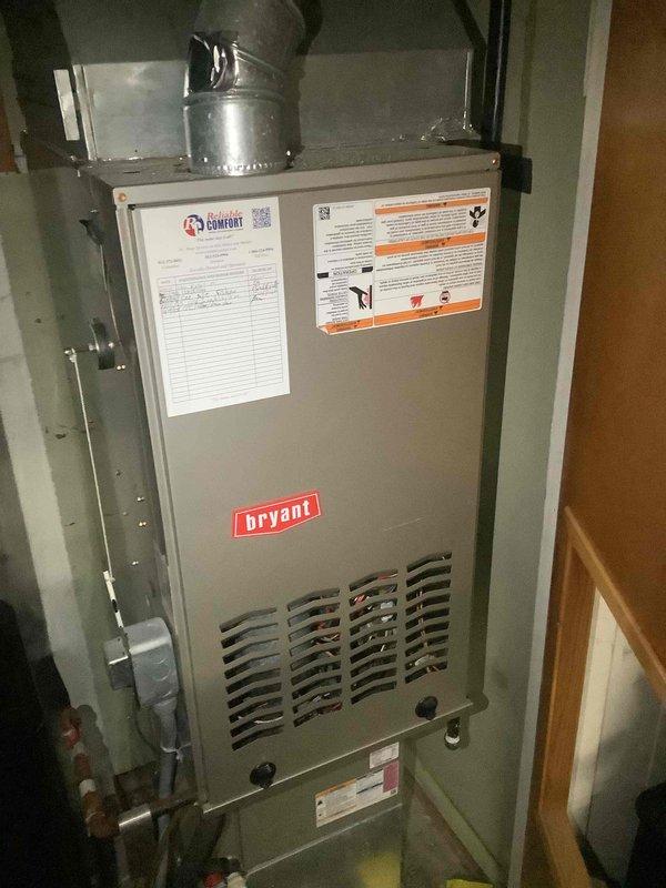 Performed monthly basic heating maintenance service on Bryant system. Inspected thermostat operation (displaying 62° temperature and 76% humidity) and evaluated furnace condition. Replaced standard 20x20x1 air filter as included in maintenance agreement and verified proper system function.
