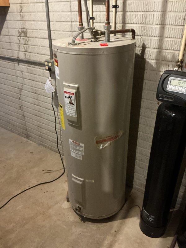 Completed routine HVAC maintenance inspection on cooling system under active CCC Basic maintenance agreement. Inspected air handler unit and verified proper airflow direction, noting 20x25x5 filter specifications for system requirements. Documented equipment conditions including water heater and associated plumbing connections in utility area, confirming all components operational and properly installed.