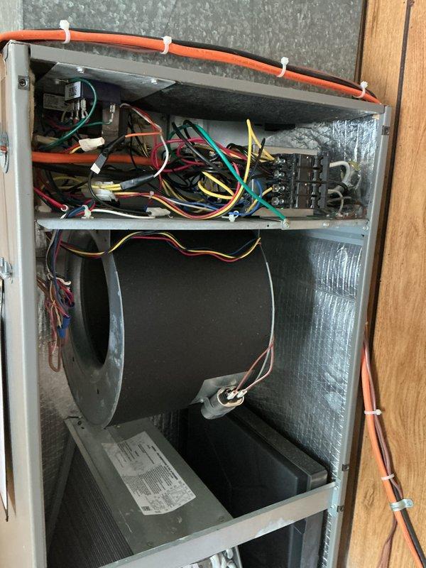 Completed monthly basic cooling maintenance visit on residential HVAC system. Accessed air handler unit, inspected blower motor assembly, electrical connections, and control components—all found in proper working condition. Replaced dirty 20x25x1 air filter with new filter per monthly service agreement, ensuring optimal airflow and system efficiency.