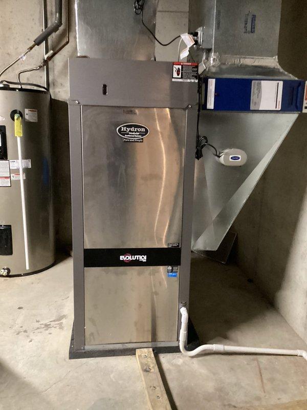Completed basic monthly maintenance on residential HVAC system including Hydron furnace and cooling components. Performed standard inspection of blower assembly, verified operational status of all mechanical components, and confirmed proper system function with indicator lights showing normal operation. Filter size 20x25x4 was noted as not included in service and requires customer provision for replacement.