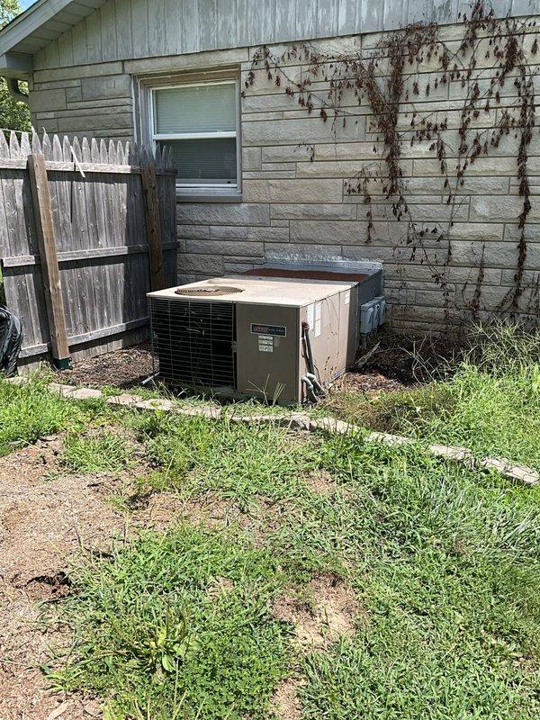 Performed estimate on residential Bryant cooling system experiencing operational failure. Diagnosed failed condenser fan motor and complete refrigerant loss. Documented unit condition and provided assessment for necessary repairs to restore system functionality.