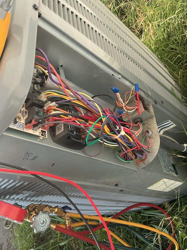 Completed complimentary cooling system maintenance for new membership enrollment. Performed comprehensive system inspection including electrical component examination, control board verification, and refrigerant pressure testing using manifold gauges to ensure proper charge levels and optimal system performance. All components operating within normal parameters with no deficiencies noted.