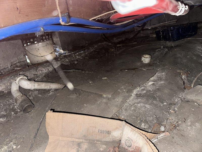Installed UV light system and treated evaporator coil to improve indoor air quality and system efficiency. Coordinated with plumbing contractor to address improperly secured water lines in crawl space, ensuring proper support and strapping to meet code requirements and prevent future damage.