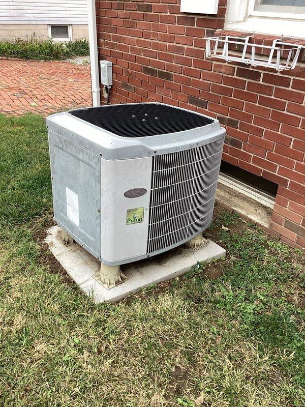Responded to a non-functioning Carrier touchscreen thermostat and found the system event log recording simultaneous high and low pressure switch open faults on the heat pump. Inspected the outdoor condenser unit and its disconnect, and documented the thermostat fault history and unit data for manufacturer warranty verification. Further diagnosis of the refrigerant circuit and pressure switch operation is recommended, and the thermostat is to be evaluated for warranty replacement.