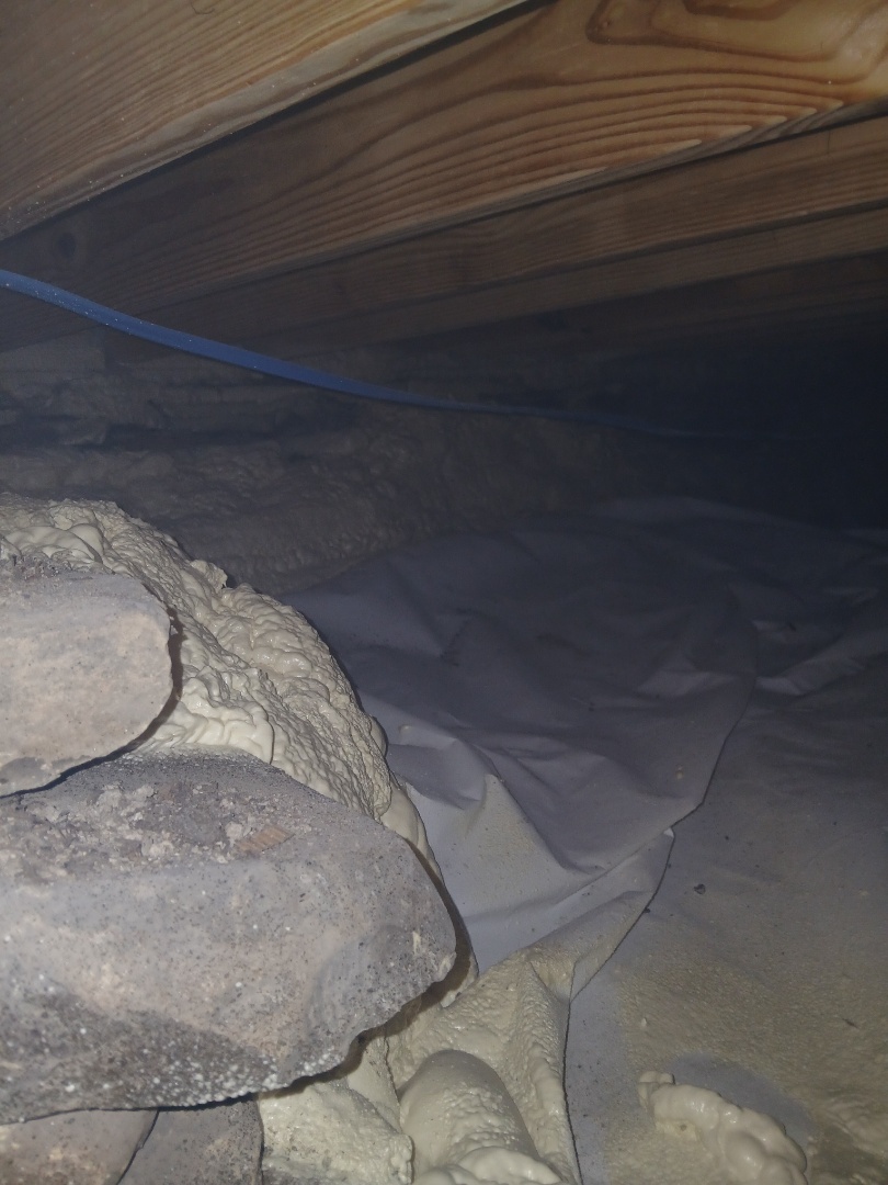 house walls and ceiling .
rim joice and walls in basement 