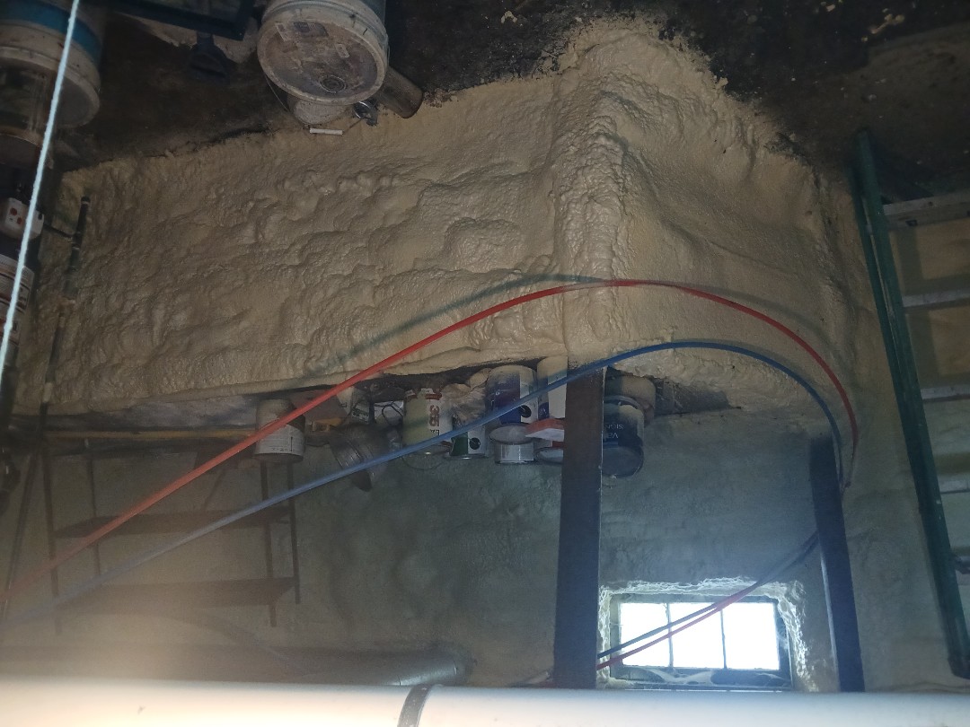 house walls and ceiling .
rim joice and walls in basement 