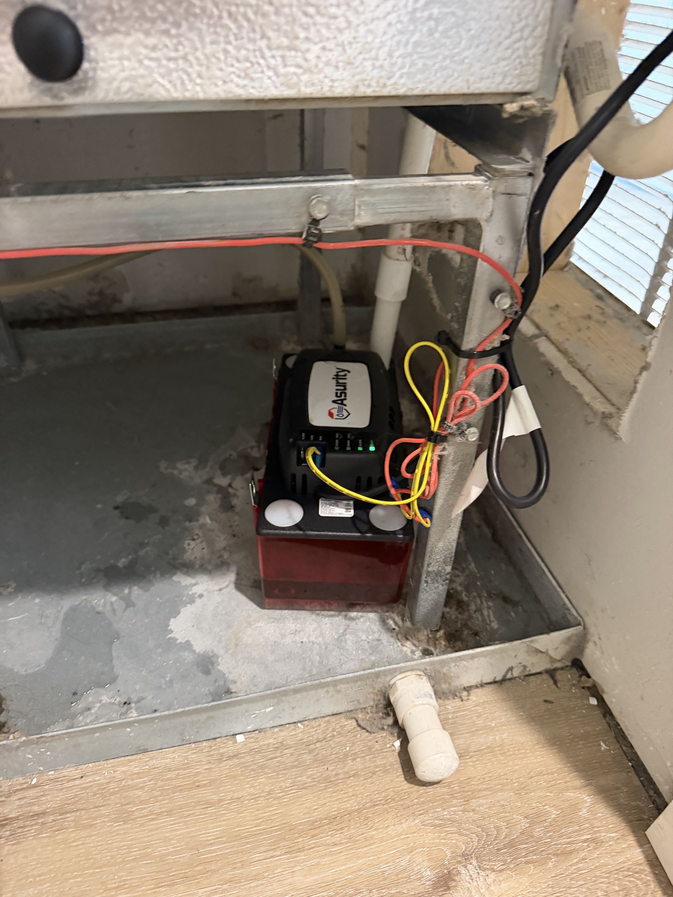 Upon arrival found that the water pump for the drain is not working. Replaced it, checked everything else in the unit and everything is working in good order. 