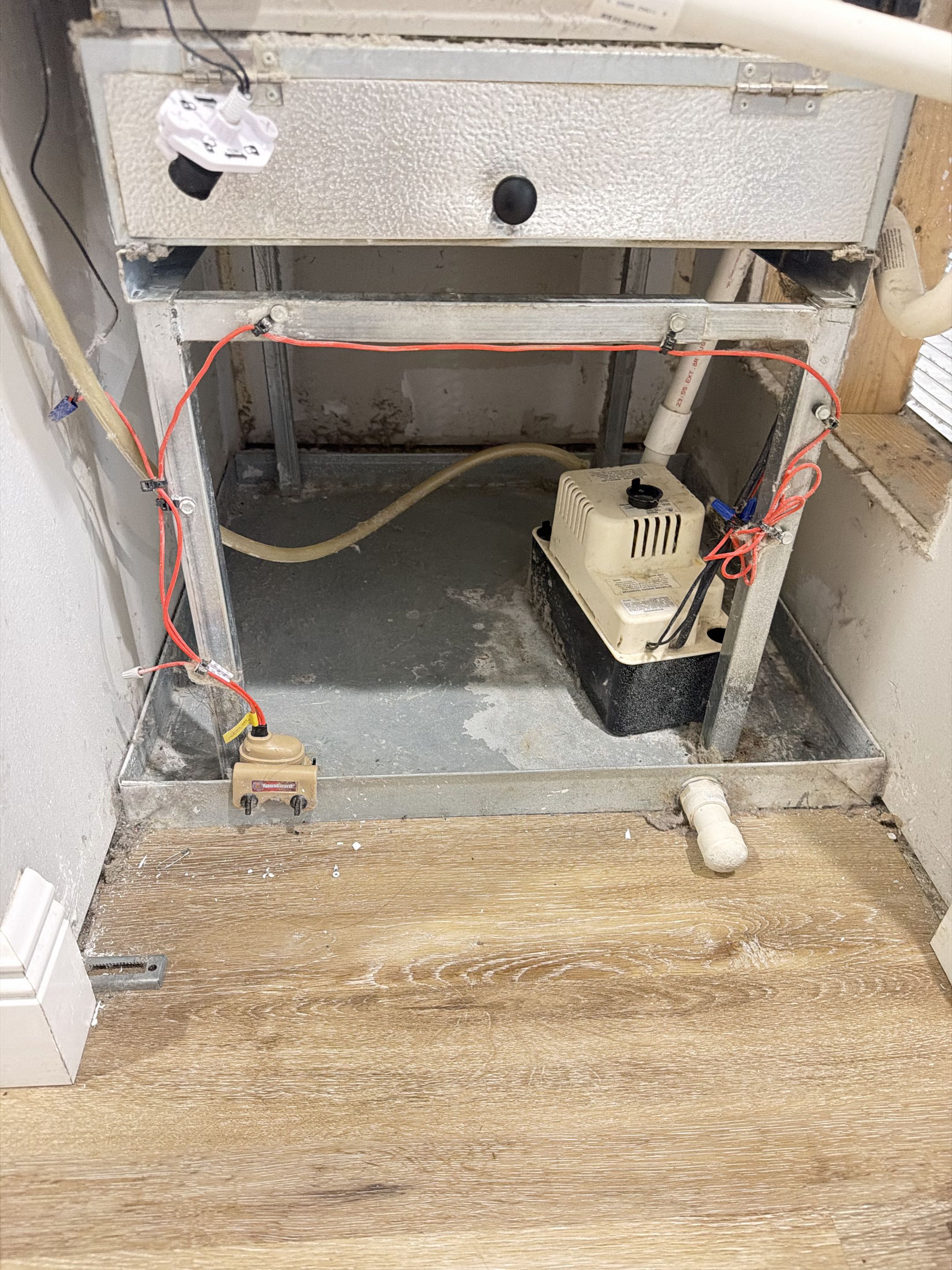 Upon arrival found that the water pump for the drain is not working. Replaced it, checked everything else in the unit and everything is working in good order. 