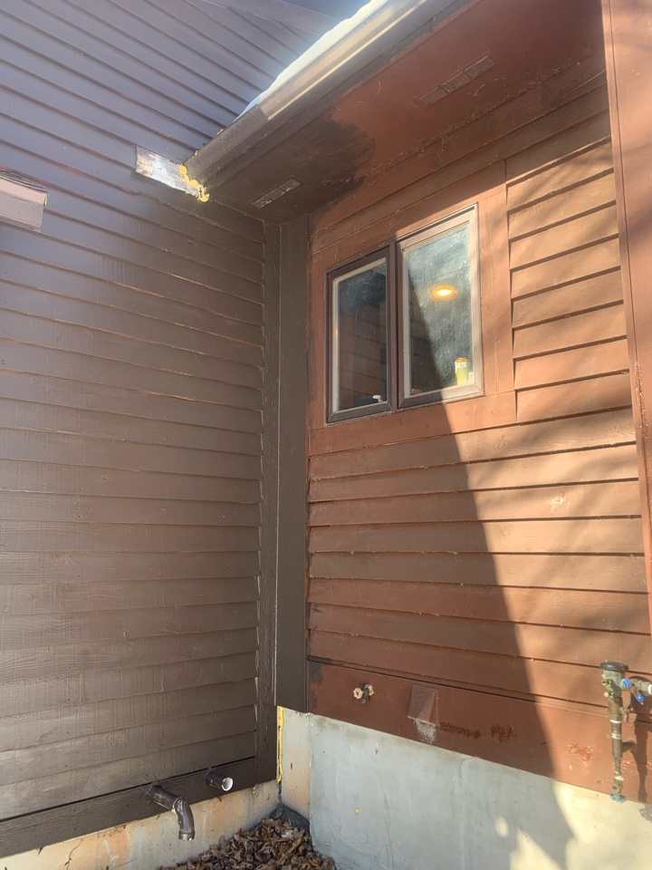Grand Rapids, MI - We’re out at this property giving an estimate for a radon mitigation system. Found a good spot to install an exterior system located on the side of the house. Grand Rapids, MI - We’re out at this property giving an estimate for a radon mitigation system. Found a good spot to install an exterior system located on the side of the house.