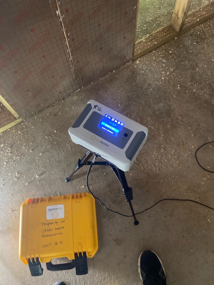 Setting a radon test in south Haven Michigan 