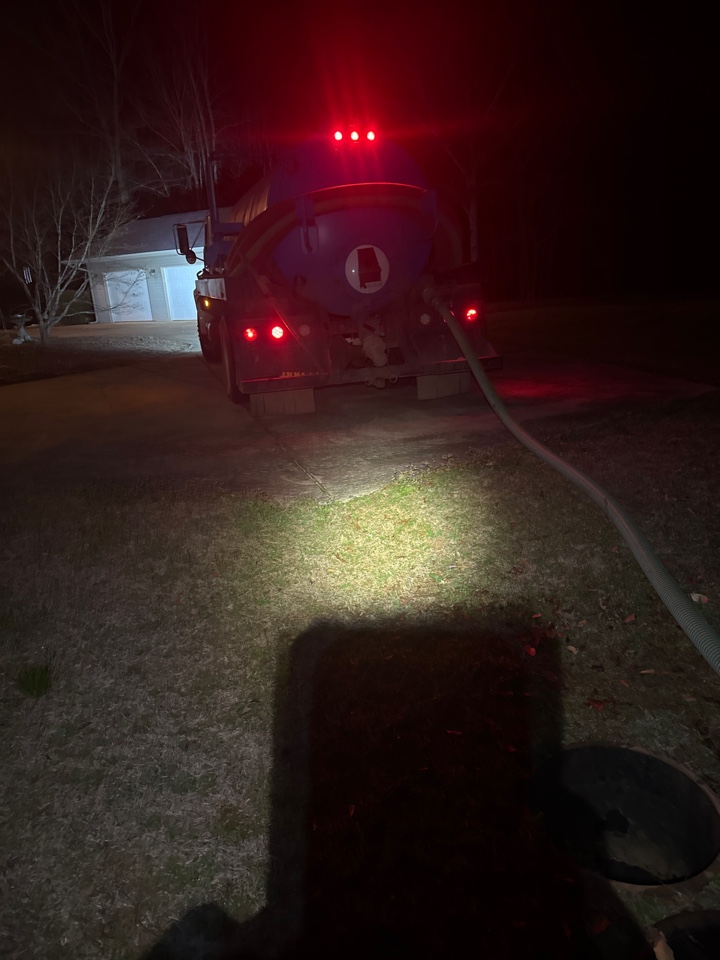 Centreville, AL - Septic pumping and installation 24 hr pumping service 