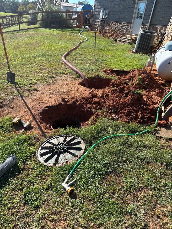 Clanton, AL - Septic pumping