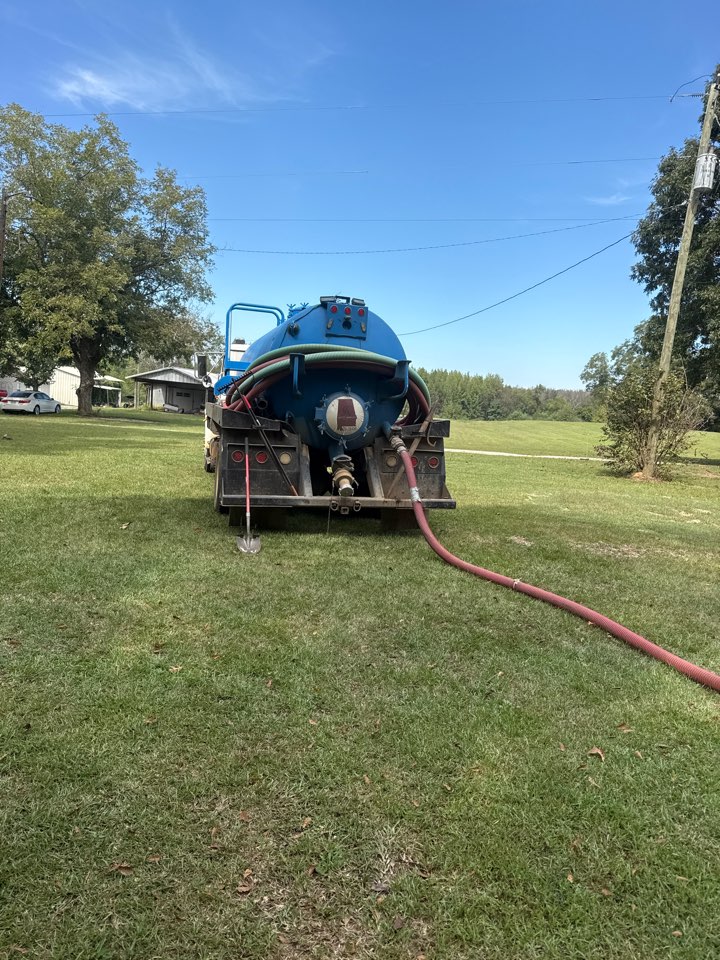 Clanton, AL - Septic pumping and installation 