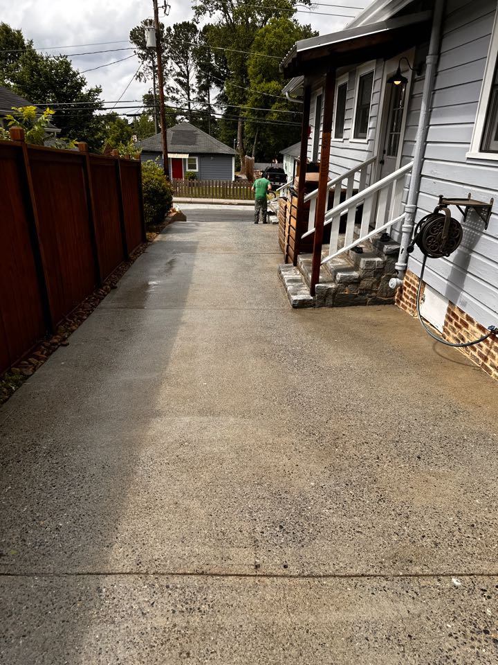 Pressure wash in Atlanta 