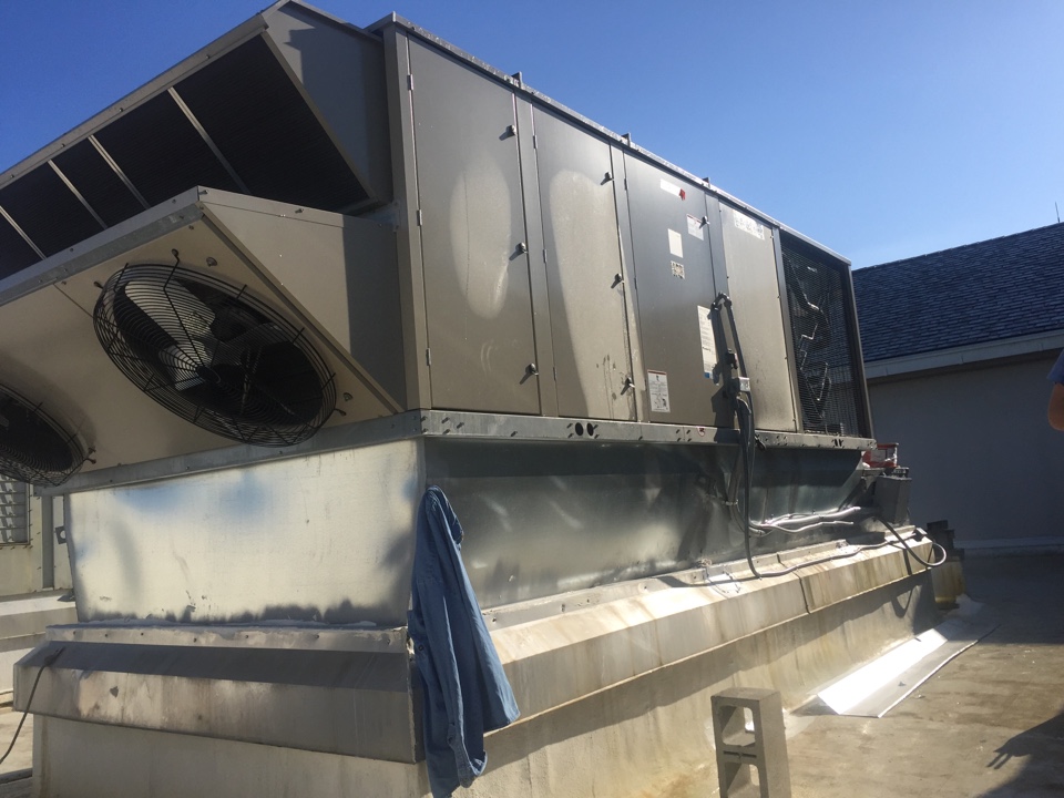 Running communication wire on 30 ton Daikin try