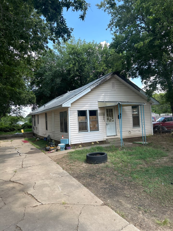 This pier and beam house in Tulsa Oklahoma is in need of 113 feet of new beam and 35 joists in order to satisfy the homes structural needs