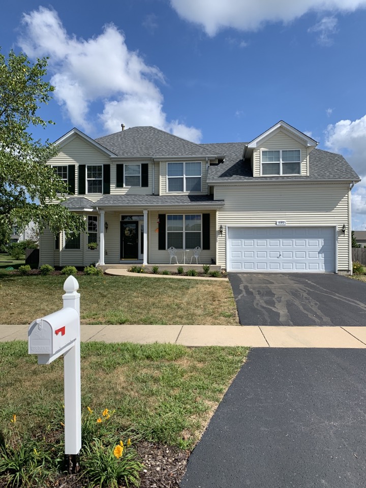 Yorkville, IL - 3000 ft.² of roof tear off new 50 year architectural landmark singles gutters and downspouts Yorkville, IL - 3000 ft.² of roof tear off new 50 year architectural landmark singles gutters and downspouts