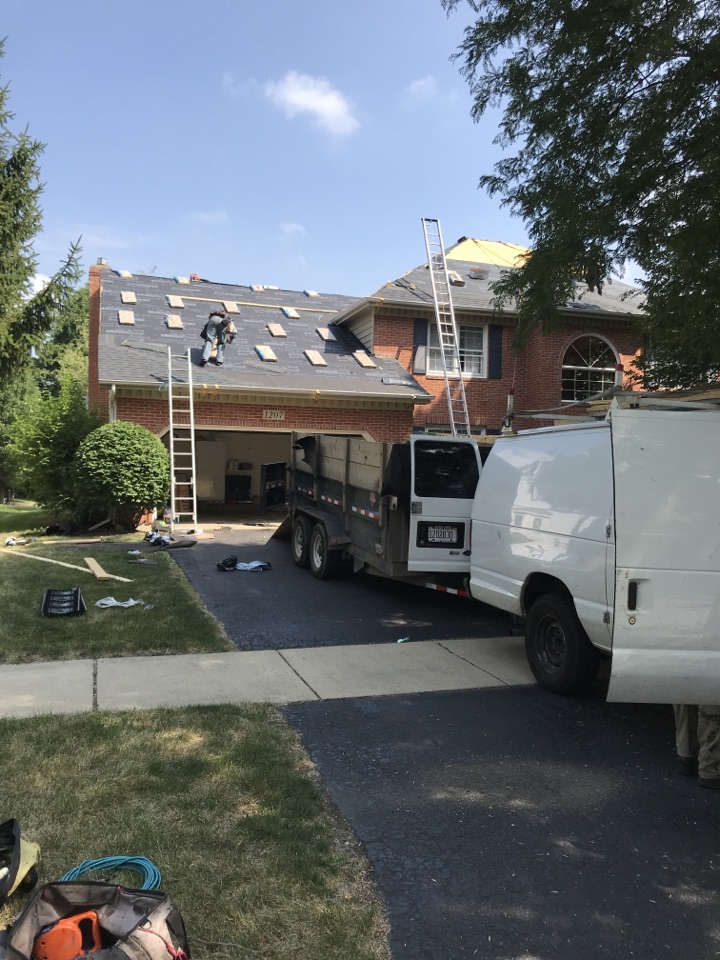 Naperville, IL - Complete tear off of shingles and install 4000 sq ft of New Certainteed Landmark Shingles Naperville, IL - Complete tear off of shingles and install 4000 sq ft of New Certainteed Landmark Shingles